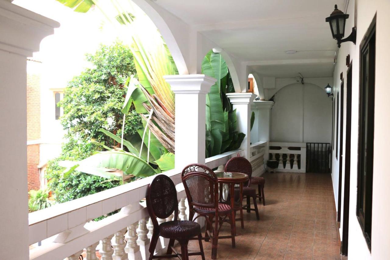 Mali Namphu Hotel Vientiane Buitenkant foto